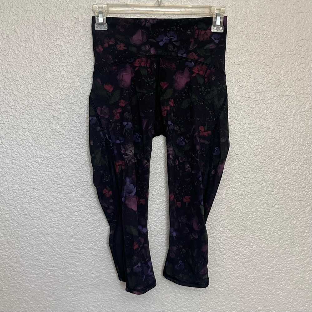 Lululemon Train Times Crop leggings in a dark floral print size 4